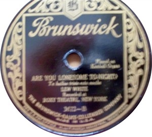 Label of Brunswick 3672, Are You Lonesome To-night? by Lew White